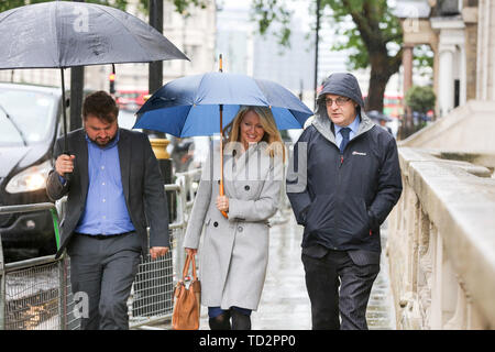 Esther McVey MP (C), Kandidat für die Führung der Konservativen Partei und an Premierminister kommt an der Brügge Gruppe "Brexit Führung" Veranstaltung in Westminster, London. Die Brügge Gruppe ist ein Think Tank in Großbritannien, plädiert er für eine Umstrukturierung der britischen Beziehung mit der Europäischen Union und anderen europäischen Ländern. Stockfoto