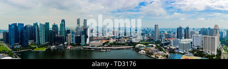 Singapur, 25. April 2019, Bbusiness Bezirk Panorama über Marina Bay Stockfoto