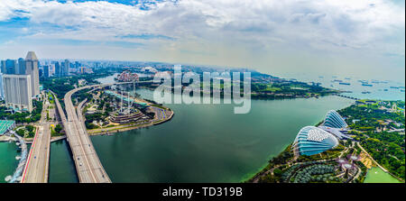 Singapur, 25. April 2019, Bbusiness Bezirk Panorama über Marina Bay Stockfoto