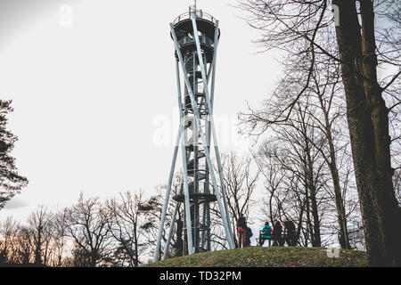 Freiburg im Breisgau, Deutschland - 31. Dezember 2017: Ansicht der Schlossbergturm Turm auf dem Schlossberg befindet sich am Rande des historischen Zentrum Stockfoto