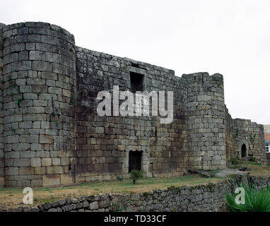 Spanien. Galizien. Besonders hervorzuheben. Zas. Das Schloss der Grafen von Sarmiento. Es war in der Mitte des 15. Jahrhunderts gebaut. Spätgotischen Stil. Wand. Stockfoto