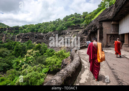 Buddhistischer Mönch in Ajanta Höhlen, Mumbai, Maharashtra, Indien Stockfoto