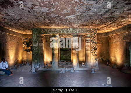 Der Schrein mit Säulen, Höhle 20. Ajanta Höhlen, Mumbai, Maharashtra, Indien Stockfoto