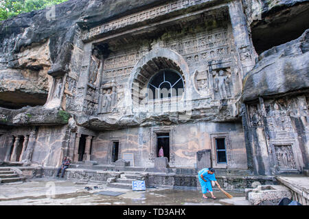 Fassade der Höhle 26 (5. Jahrhundert CE), Ajanta Höhlen, Mumbai, Maharashtra, Indien Stockfoto