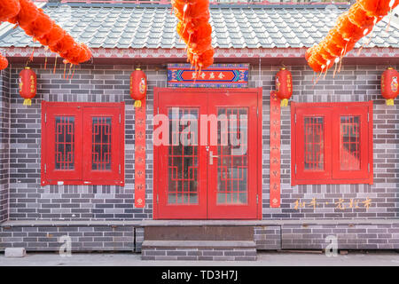 Antike Gebäude und roten Laternen an der Kaiserlichen Tempel Messe in Shenyang, China Stockfoto