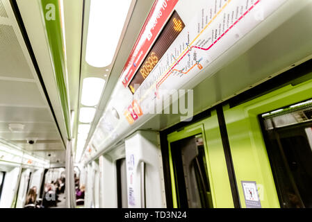 Valencia, Spanien - 13. März 2019: Innenansicht eines U-Bahn Auto in der Stadt Valencia, Flughafen. Stockfoto