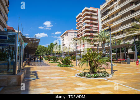 COSTA DEL SOL, SPANIEN - ca. Mai, 2019: Die Avenida del Mar von Marbella. Die Costa del Sol in Andalusien, Spanien Stockfoto