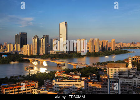 Binjiang Dämmerung, Jiangbei neuen Bereich, Huizhou Stockfoto