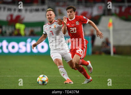 Die ungarn Balazs Dzsudzsak und Wales' Daniel James battlef oder die Kugel während der UEFA EURO 2020 Qualifikation, Gruppe E auf der Groupama Arena, Budapest. Stockfoto