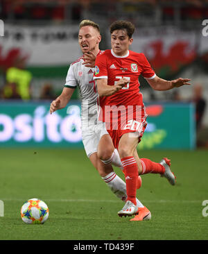 Die ungarn Balazs Dzsudzsak und Wales' Daniel James Kampf um den Ball während der UEFA EURO 2020 Qualifikation, Gruppe E auf der Groupama Arena, Budapest. Stockfoto