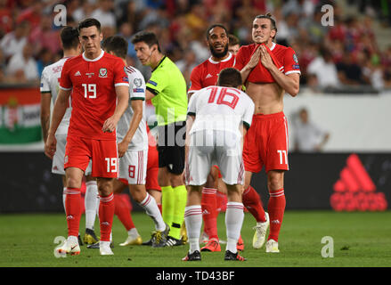 Wales" Gareth Bale (rechts) reagiert während der UEFA EURO 2020 Qualifikation, Gruppe E auf der Groupama Arena, Budapest. Stockfoto