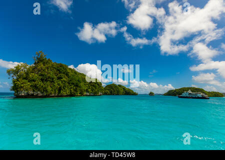 Blick auf Koror Rock Islands, Insel Koror, Palau, Mikronesien, Pacific Stockfoto