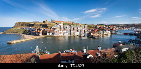 Whitby Abbey, St Mary's Church, 199 Schritte und den Fluss Esk und Hafen, Whitby, Yorkshire, England, Vereinigtes Königreich, Europa Stockfoto