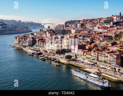 Douro Fluss und das Stadtbild von Porto, Erhöhte Ansicht, Porto, Portugal, Europa Stockfoto