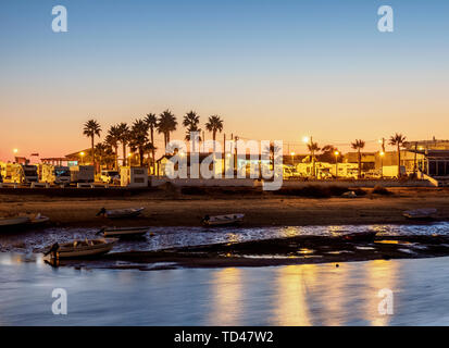 Ilha de Faro bei Dämmerung, Ria Formosa Natural Park, Faro, Algarve, Portugal, Europa Stockfoto