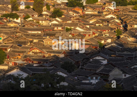 Architektonische Kulisse der alten Stadt Lijiang Stockfoto