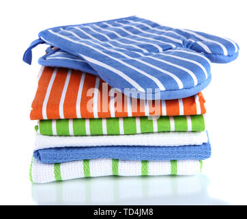 Küche Handtücher in verschiedenen Farben und Blau auf weißem anheften, isoliert Stockfoto