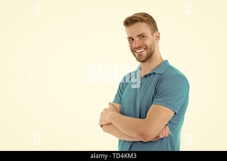 Mann sport Kleidung auf weißem Hintergrund. Bärtiger Mann in Blau legere Kleidung. Sport Fashion Style und Trend. Fitness und Turnhalle Kleidung. Macho Kleidung für aktiven Lebensstil Training oder Schulung. Stockfoto