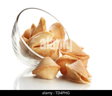 Fortune Cookies in der Schüssel, isoliert auf weißem Stockfoto