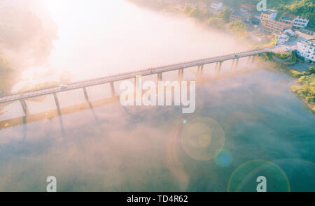 Taohuatan Scenic Area, Jing County, Xuancheng, Provinz Anhui, eine Ecke der Sonnenaufgang des Daxang Elf Antenne schießen. Stockfoto
