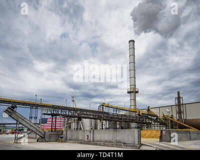 Council Bluffs, Iowa, USA. 11 Juni, 2019. Southwest Iowa Erneuerbare Energien Dienstag. Präsident Trump besucht Southwest Iowa Erneuerbare Energie in Council Bluffs Dienstag bekannt zu geben, dass seine Regierung war entspannend Regeln auf E15, eine ethanol Additive für Benzin. Iowa ist einer der führenden Produzenten von Ethanol in den USA und in Iowa Mais hoffen, ändern Sie die Verwaltung in E15 Regeln wird die Nachfrage nach Mais. Credit: Jack Kurtz/ZUMA Draht/Alamy leben Nachrichten Stockfoto