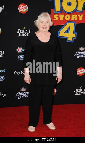 Los Angeles, CA, USA. 11 Juni, 2019. Juni Squibb in der Ankunftshalle für Toy Story 4 Premiere, El Capitan Theatre, Los Angeles, CA 11. Juni 2019. Credit: Elizabeth Goodenough/Everett Collection/Alamy leben Nachrichten Stockfoto