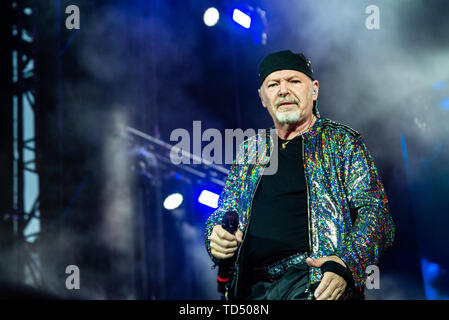 Mailand, Italien. 07 Juni, 2019. Vasco Rossi führt live auf der Bühne im San Siro Stadion während seiner non stop live Musik 2019 in Mailand. Credit: SOPA Images Limited/Alamy leben Nachrichten Stockfoto