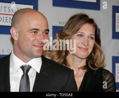 Steffi Graf wird 50 Am 14. Juni 2019, Steffi Graf und Ehemann Andre Agassi, Roter Teppich, Red Carpet Show, deutsche Medien Award 2007 Deutsche Medienpreis in Baden-Baden, 24.02.2008. Å | Verwendung weltweit Stockfoto