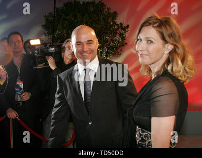 Steffi Graf wird 50 Am 14. Juni 2019, Steffi Graf und Ehemann Andre AGASSI Roter Teppich, Red Carpet Show, deutsche Medien Award 2007 Deutsche Medienpreis in Baden-Baden, 24.02.2008. Å | Verwendung weltweit Stockfoto