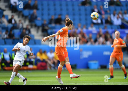 Le Havre, Frankreich. 11 Juni, 2019. Dominique Bloodworth (Niederlande, Niederlande, 20.) in der Kopfzeile, 11.06.2019, Le Havre (Frankreich), Fußball, FIFA Frauen-WM 2019, Neuseeland, Niederlande, FIFA-BESTIMMUNGEN VERBIETEN DIE VERWENDUNG DER FOTOGRAFIE ALS BILD-SEQUENZEN UND/ODER QUASI-VIDEO. | Verwendung der weltweiten Kredit: dpa/Alamy leben Nachrichten Stockfoto
