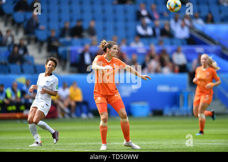 Le Havre, Frankreich. 11 Juni, 2019. Dominique Bloodworth (Niederlande, Niederlande, 20.) in der Kopfzeile, 11.06.2019, Le Havre (Frankreich), Fußball, FIFA Frauen-WM 2019, Neuseeland, Niederlande, FIFA-BESTIMMUNGEN VERBIETEN DIE VERWENDUNG DER FOTOGRAFIE ALS BILD-SEQUENZEN UND/ODER QUASI-VIDEO. | Verwendung der weltweiten Kredit: dpa/Alamy leben Nachrichten Stockfoto