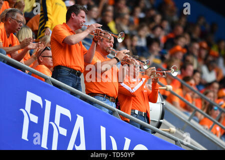 Le Havre, Frankreich. 11 Juni, 2019. Holländischen Musikern während des Spiels mit Trompeten, 11.06.2019, Le Havre (Frankreich), Fußball, FIFA Frauen-WM 2019, Neuseeland, Niederlande, FIFA-BESTIMMUNGEN VERBIETEN DIE VERWENDUNG DER FOTOGRAFIE ALS BILD-SEQUENZEN UND/ODER QUASI-VIDEO. | Verwendung der weltweiten Kredit: dpa/Alamy leben Nachrichten Stockfoto