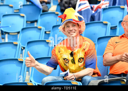 Le Havre, Frankreich. 11 Juni, 2019. Niederländische Lüfter mit Mutze und Lowenshirt, 11.06.2019, Le Havre (Frankreich), Fußball, FIFA Frauen-WM 2019, Neuseeland, Niederlande, FIFA-Bestimmungen verbieten die Verwendung von Fotografien als BILDSEQUENZEN UND/ODER QUASI-VIDEO. | Verwendung der weltweiten Kredit: dpa/Alamy leben Nachrichten Stockfoto