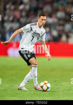 Mainz, Deutschland. 11 Juni, 2019. Julian Draxler, DFB 7 Antriebe, Steuerungen, die Kugel, Action, full-size, Single Action, Einzelaktion, mit Kugel, vollen Körper, ganze Zahl, Ausschnitt, einzelne Schüsse, Kugel Behandlung, Pick-up, Schneidwerk, Ausschneiden Einzelaktion, Deutschland - ESTLAND 8-0 Wichtig: DFB-Bestimmungen verbieten die Verwendung von Fotografien als Bildsequenzen und/oder quasi-Video. Die Qualifikation für die Europameisterschaft, EM Quali, 2020 Saison 2018/2019, 11. Juni 2019 in Mainz, Deutschland. Credit: Peter Schatz/Alamy leben Nachrichten Stockfoto