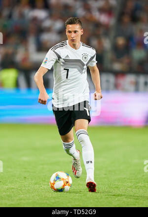 Mainz, Deutschland. 11 Juni, 2019. Julian Draxler, DFB 7 Antriebe, Steuerungen, die Kugel, Action, full-size, Single Action, Einzelaktion, mit Kugel, vollen Körper, ganze Zahl, Ausschnitt, einzelne Schüsse, Kugel Behandlung, Pick-up, Schneidwerk, Ausschneiden Einzelaktion, Deutschland - ESTLAND 8-0 Wichtig: DFB-Bestimmungen verbieten die Verwendung von Fotografien als Bildsequenzen und/oder quasi-Video. Die Qualifikation für die Europameisterschaft, EM Quali, 2020 Saison 2018/2019, 11. Juni 2019 in Mainz, Deutschland. Credit: Peter Schatz/Alamy leben Nachrichten Stockfoto