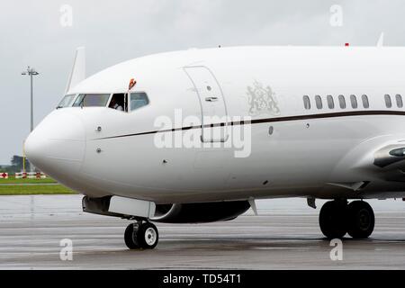 Dublin, Irland. 12 Juni, 2019. König und Königin Maxima Willem-Alexander der Niederlande bei Ankunft am Flughafen in Dublin am 12. Juni 2019, am 1. eines 3 Tage Zustand - Besuch in Irland auf Einladung des Präsidenten Higgins Foto: Albert Nieboer/Niederlande/Point de Vue | Quelle: dpa/Alamy leben Nachrichten Stockfoto