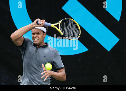 Stuttgart, Deutschland. 12 Juni, 2019. Tennis: ATP-Tour: Stuttgart, Einzelne, Männer, Runde 16: Tsonga (Frankreich) - raonic (Kanada). Jo-Wilfried Tsonga in Aktion. Credit: Silas Stein/dpa/Alamy leben Nachrichten Stockfoto