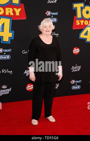 Los Angeles, CA, USA. 11 Juni, 2019. Juni Squibb in der Ankunftshalle für Toy Story 4 Premiere, El Capitan Theatre, Los Angeles, CA 11. Juni 2019. Credit: Priscilla Grant/Everett Collection/Alamy leben Nachrichten Stockfoto
