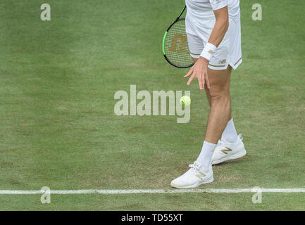 Stuttgart, Deutschland. 12 Juni, 2019. Tennis: ATP-Tour: Stuttgart, Einzelne, Männer, Runde 16: Tsonga (Frankreich) - raonic (Kanada). Milos Raonic vor dem Aufprall. Credit: Silas Stein/dpa/Alamy leben Nachrichten Stockfoto