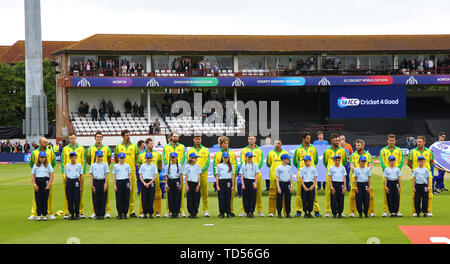 Taunton, Großbritannien. 12 Juni, 2019. Australien team Line up vor dem Spiel während der Australien v Pakistan, ICC Cricket World Cup Match. In der Grafschaft, Taunton. Quelle: European Sports Fotografische Agentur/Alamy leben Nachrichten Stockfoto