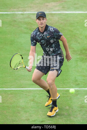 Stuttgart, Deutschland. 12 Juni, 2019. Tennis: ATP-Tour: Stuttgart, Einzelne, Männer, Runde 16: Struff (Deutschland) - Kecmanovic (Serbien). Miomir Kecmanovic in Aktion. Credit: Silas Stein/dpa/Alamy leben Nachrichten Stockfoto