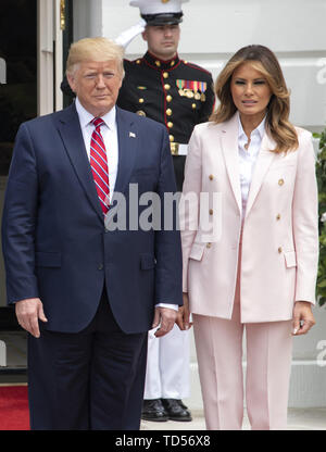 Juni 12, 2019, Washington DC, USA: United States President Donald J. Trumpf, Links, und der First Lady MELANIA TRUMP, rechts, wie Sie herzlich willkommen Präsident Andrzej Duda der Republik Polen und seine Frau, Agata Kornhauser-Duda (nicht abgebildet), im Süden Rasen des Weißen Hauses in Washington, DC. Credit: Ron Sachs/CNP/ZUMA Draht/Alamy leben Nachrichten Stockfoto