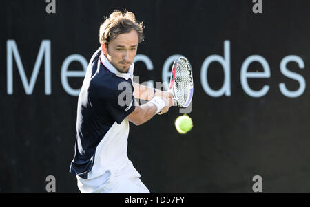 Stuttgart, Deutschland. 12 Juni, 2019. Tennis: ATP-Tour: Stuttgart, singles, Männer, Runde 16: pouille (Frankreich) - medwedew (Russland). Daniil Medwedew in Aktion. Credit: Silas Stein/dpa/Alamy leben Nachrichten Stockfoto