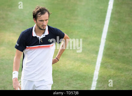 Stuttgart, Deutschland. 12 Juni, 2019. Tennis: ATP-Tour: Stuttgart, singles, Männer, Runde 16: pouille (Frankreich) - medwedew (Russland). Daniil Medwedew ist auf dem Platz. Credit: Silas Stein/dpa/Alamy leben Nachrichten Stockfoto