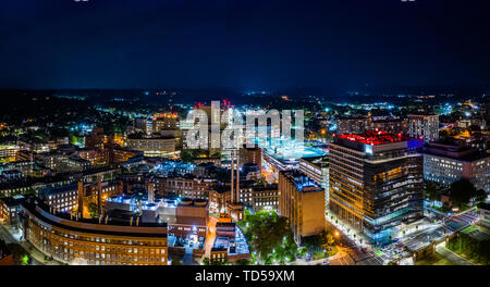 Antenne panorama New Haven, Connecticut bei Nacht Stockfoto