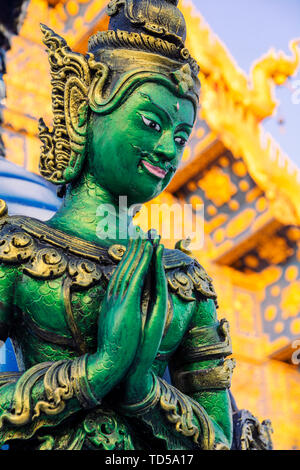 Grüne Yaksha Statue im Wat Rong Suea Zehn (Blau) Tempel in Chiang Rai, Thailand, Südostasien, Asien Stockfoto