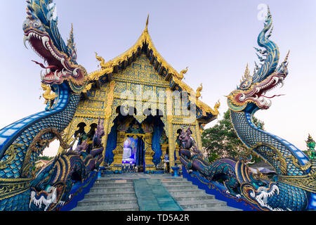 Außenansicht des Wat Rong Suea Zehn (Blau) Tempel in Chiang Rai, Thailand, Südostasien, Asien Stockfoto