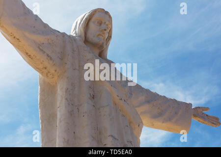 Cusco, Peru - August 5, 2017: Statue des Cristo Blanco, weißen Christus. Es ist auf der Oberseite von Red Hill, Pukamuqu entfernt, auf 3600 m Höhe und es ist natürlich anzeigen Stockfoto