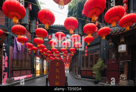 Laternen hängen an jinli Alte Straße in Chengdu, Sichuan Stockfoto