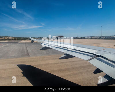 Cloud Landschaft von innen gesehen, durch das Fenster eines Commercial Airplane Stockfoto